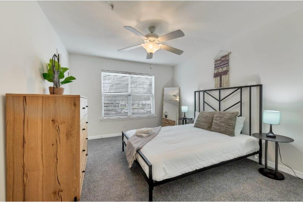 Scenic And Vibrant 1Br With Balcony Gym Pool Lägenhet Bradenton Exteriör bild