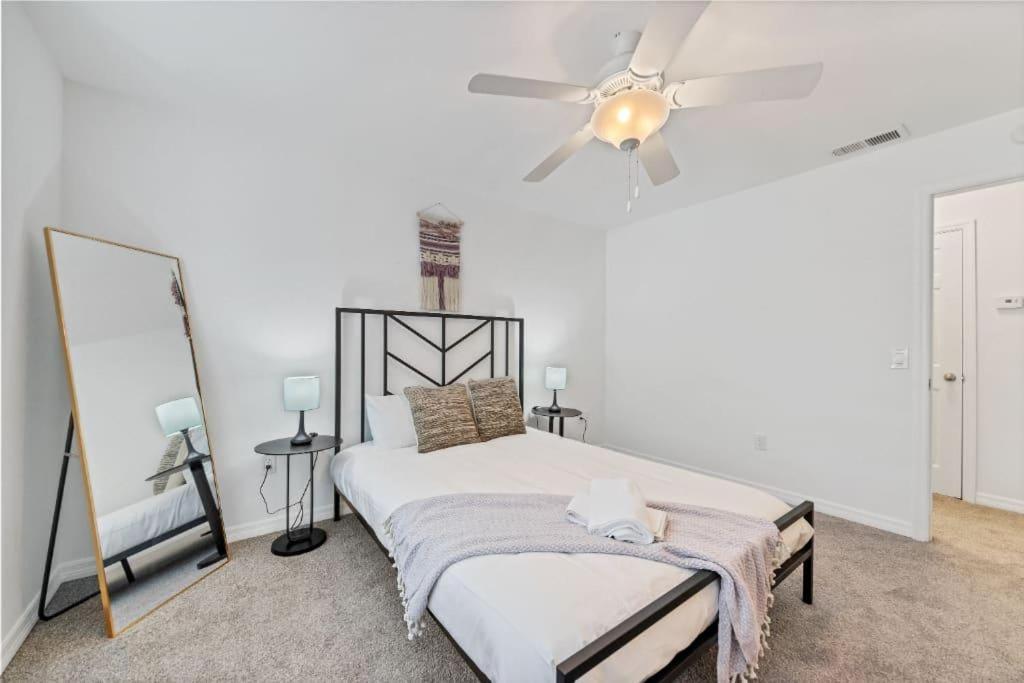 Scenic And Vibrant 1Br With Balcony Gym Pool Lägenhet Bradenton Exteriör bild